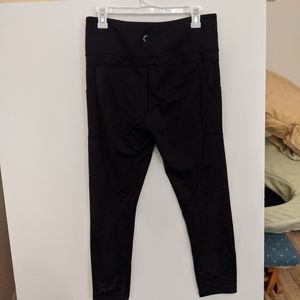 Black 7/8 pocket Zyia leggings